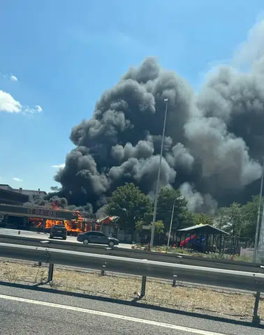 Kulu Makas Kavşağı'nda Tesis Alevlere Teslim Oldu!
