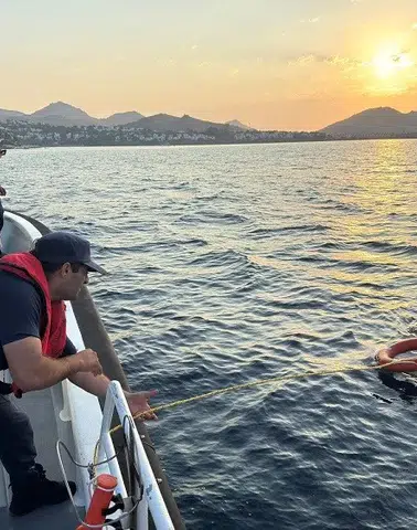 Sahil Güvenlik Ekiplerinden Bodrum'da İlginç Operasyon: Yüzerek Kaçmaya Çalıştı