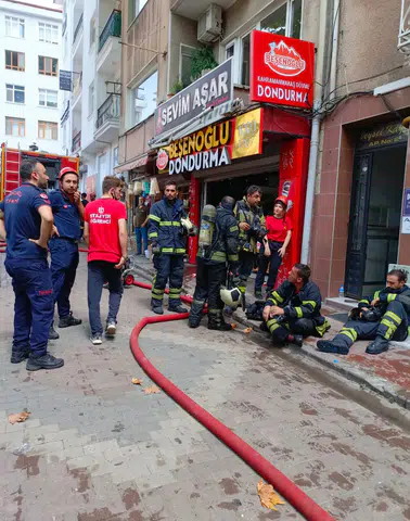 İzmit’te İş Yerinde Korkutan Yangın: Tadilattaki Atıklar Alev Aldı!