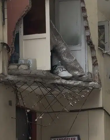Güngören’de Balkon Çöktü, Bina Mühürlendi: "Deprem Oluyor Sandık!"