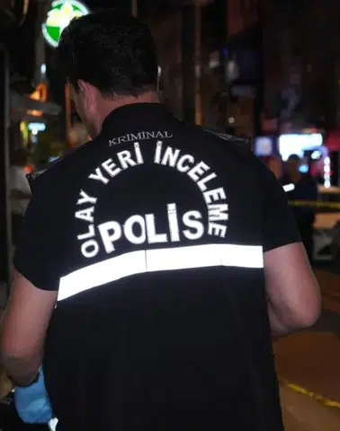 Tartıştığı husumetlisini tabancayla vurdu