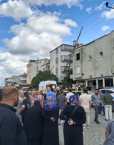 İnşaat Asansöründeki Malzeme Elektrik Tellerine Temas Etti: 1 Ölü