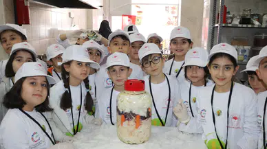 Sivas'ta Minik Şefler Tarhana Paketleyip Turşu Kurdu!