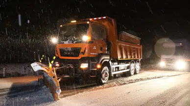 Kar Sürprizi: Sivas ve Gümüşhane Yollarında Ekipler İş Başında