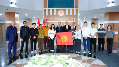 Kırgızistan Büyükelçisi Kazakbaev, SCÜ’de Eğitim ve Kültür İş Birliğini Görüştü