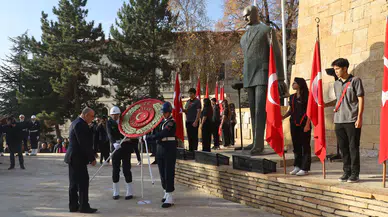 Sivas'ta 10 Kasım'da Duygusal Anlar: Hayat Ata'ya Saygı İçin Durdu
