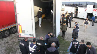 Emniyetin Dikkati Ortaya Çıkardı! Dorseden 28 Kaçak Göçmen Çıktı