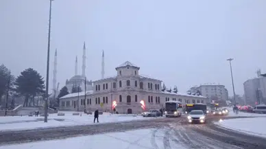 Sarı Kodlu Uyarı Sonrası Sivas Beyaza Büründü: Ekipler Teyakkuzda