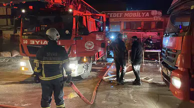 Sivas Ata Sanayi’de Mobilya Atölyesi Yandı: Ekipler Seferber Oldu