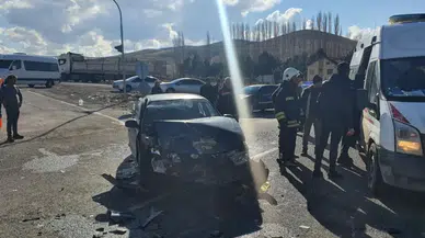 Feci Trafik Kazası: 5 Kişi Yaralandı