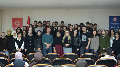 Diş protez öğrencilerine mesleki deneyim ve kariyer rehberliği