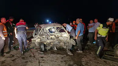 İki Otomobil Kafa Kafaya Çarpıştı: Karaman’da 1 Kişi Yaşamını Yitirdi