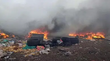 Sivas’ın Şarkışla ilçesinde vahşi depolama alanında çıkan yangın 5’inci gününde de devam ediyor