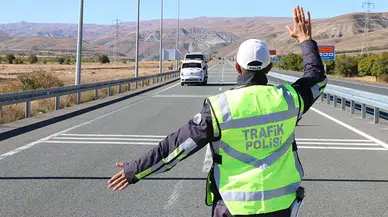 Sivas'ta Haftalık Trafik Raporu Açıklandı: 25 Bin 265 Araç Denetlendi, 34 Ehliyete El Konuldu