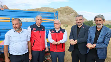 Sivas’ta Hasat Bereketi: Vali Şimşek Biçerdöverin Başına Geçti