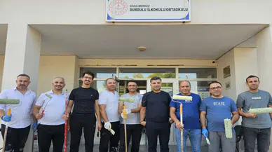 Sivas’ta Eğitimcilerden Örnek Dayanışma: Köy Okulunu Birlikte Boyadılar