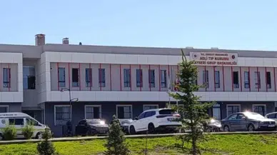 Evinde Bıçaklanan 59 Yaşındaki Şahıs Hayatını Kaybetti