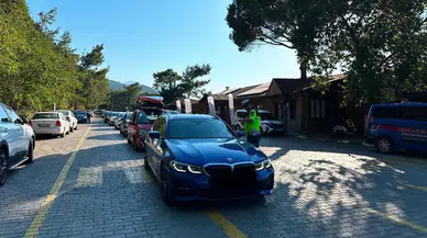Aydın’da Trafik Güvenliği Alarmı: Jandarma Ekipleri Güzelçamlı’da Denetimleri Artırdı