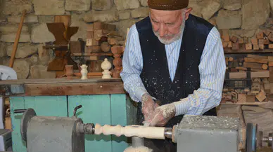 Sivaslı Ali Usta’dan Parayla Ölçülemez Hizmet! 35 Yıldır Camilere Ücretsiz Eser Üretiyor