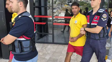 Markette Dehşet! Geri Dönen Şüpheliler Çalışanı Bıçakladı