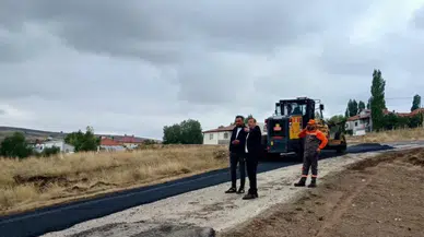 Sivas Altınyayla’da Hafta Sonu Mesaisi: Köy Yollarında Çalışmalar Sürüyor
