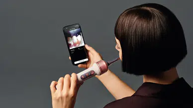Dyson CameraJet diş aralarını kamera ile temizliyor