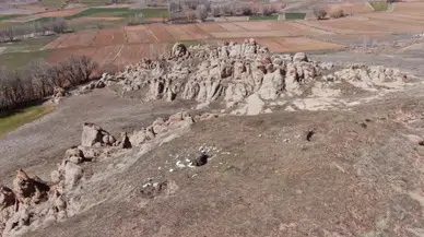 Sivas'ta Mars'ı Andıran Kayalıklarda Mahsur Kalan Genç Kurtarıldı