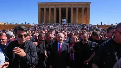 CHP'nin 103. kuruluş yıl dönümünde Kılıçdaroğlu Anıtkabir'i ziyaret etti