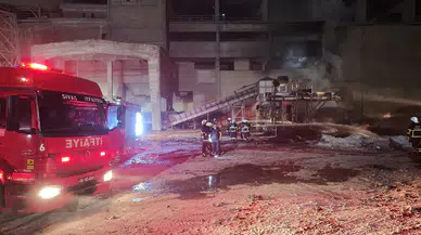 Sivas’ta Çimento Fabrikasında Yangın: Ekipler Hızla Müdahale Etti