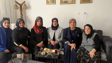 Sivas’ta Duygulandıran Anlar! Rukiye Toy’un Ziyaretinde 86 Yaşındaki Teyzeden Erdoğan’a Dua