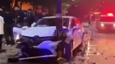 Sivas’ta Kontrolden Çıkan Araç Aydınlatma Direğine Çarptı!