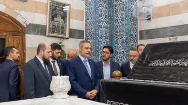 Hakan Fidan Suriye’de Selahaddin Eyyubi Türbesi’nde