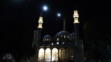 Depremde Yıkılmıştı: Tarihi Yeni Cami Yeniden Yükseliyor