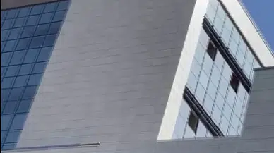Diyarbakır'da Alacak Krizi! Çatıya Çıkan İşçi İkna Edilerek İndirildi