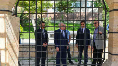 Vali Yılmaz Şimşek Kadı Burhaneddin Türbesi’ni Ziyaret Etti: "Manevi Mirasımıza Sahip Çıkacağız"