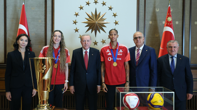 Cumhurbaşkanı Erdoğan Avrupa Şampiyonu Filenin Sultanları’nı Kabul Etti