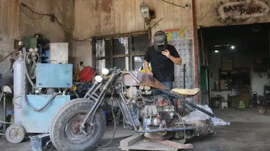 Sivas'ta 22 Yaşındaki Genç, Otomobil Motorundan Motosiklet Yapıyor