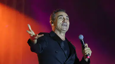4 Eylül Coşkusu Ferhat Göçer Konseriyle Taçlandı! Binlerce Sivaslı Meydanı Doldurdu