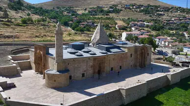Ahlat Taş İşçiliği Sivas Divriği Eserlerinde Yaşıyor