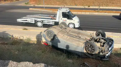 Gaziantep’te feci kaza: Otomobil ters dönerek kaldırıma çıktı