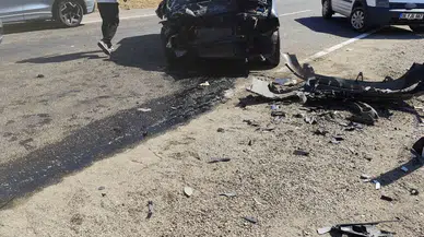 Siirt'in Eruh İlçesinde Feci Kaza! Hafif Ticari Araç İle Kamyonet Çarpıştı: 4 Yaralı