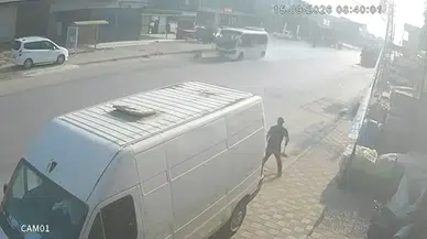 Adana’da Yolcu Minibüsünün Çarptığı 11 Yaşındaki Çocuk Ağır Yaralandı: Sürücü Karakola Teslim Oldu!