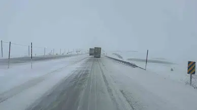 Pınarbaşı-Gürün Yolu Kar ve Tipi Nedeniyle Çift Yönlü Kapatıldı!
