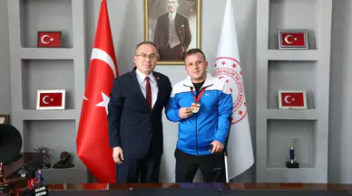 Halter Şampiyonu Mustafa Gül İl Müdürü Ertem’i Ziyaret Etti