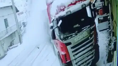 Tokat'ta Kontrolden Çıkan Tır Eve Daldı! O Anlar Kamerada