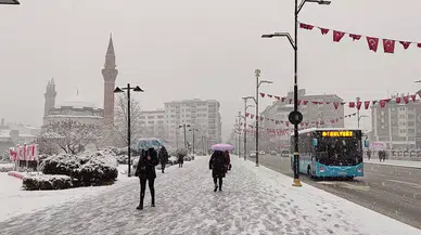 Sivas Cumhuriyet Şehri’nde Kışın Görsel Şov: Soğuk Bile Yakışıyor