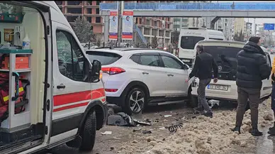 Taksi ile Otomobil Birbirine Girdi 1 yaralı