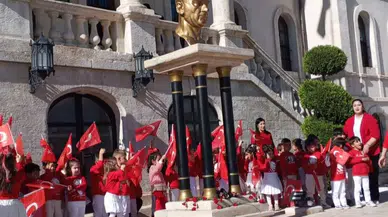 Sivas'ta 29 Ekim Coşkusu Erken Başladı! Miniklerden Anlamlı Etkinlik