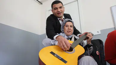 Bir Zamanlar Öğrenciydi! Şimdi 12 Öğrenciye Ders Veriyor