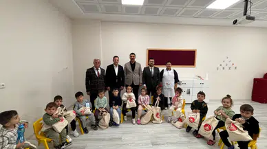 Koyulhisar’da Öğrencilere Kırtasiye Desteği